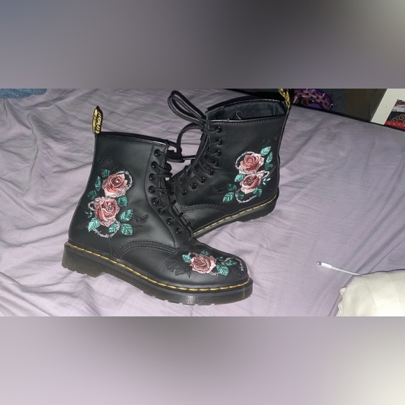 rose Dr. Martins - Picture 8 of 8